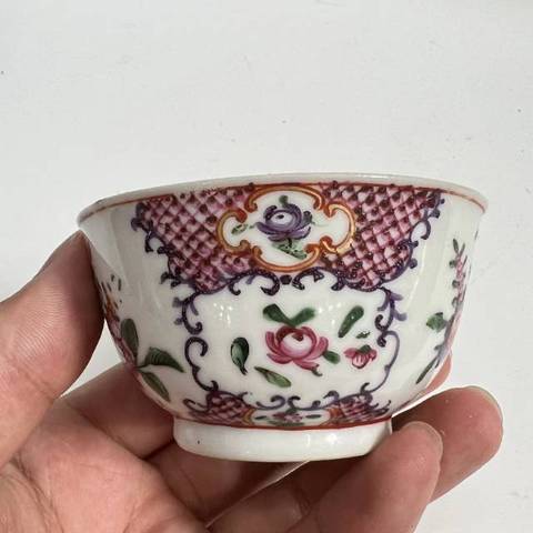 古玩陶瓷花卉紋廣彩杯真品鑒賞圖
