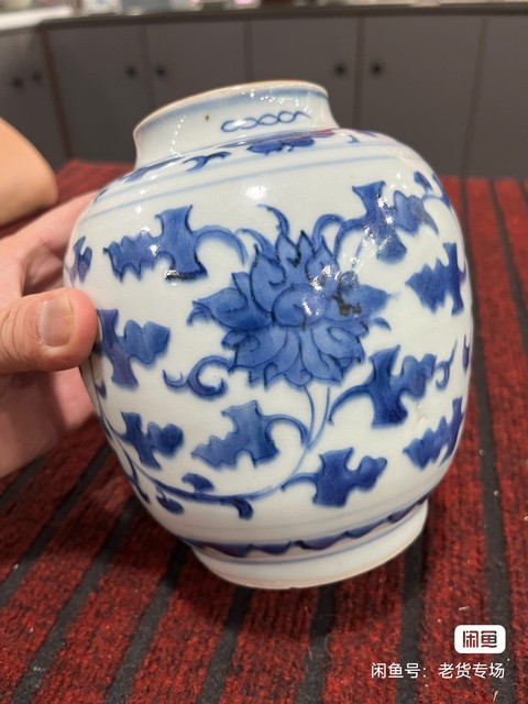 古玩陶瓷花卉紋青花罐真品鑒賞圖