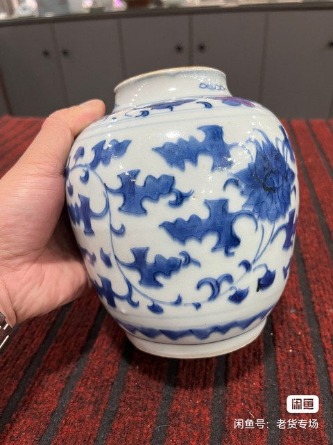 古玩陶瓷花卉紋青花罐真品鑒賞圖