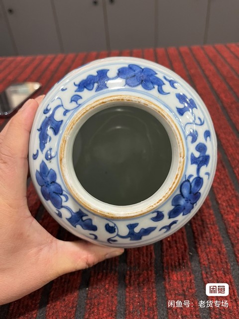 古玩陶瓷花卉紋青花罐真品鑒賞圖