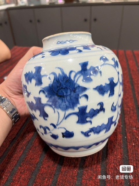 古玩陶瓷花卉紋青花罐真品鑒賞圖
