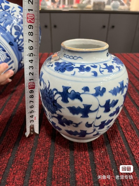 古玩陶瓷花卉紋青花罐真品鑒賞圖