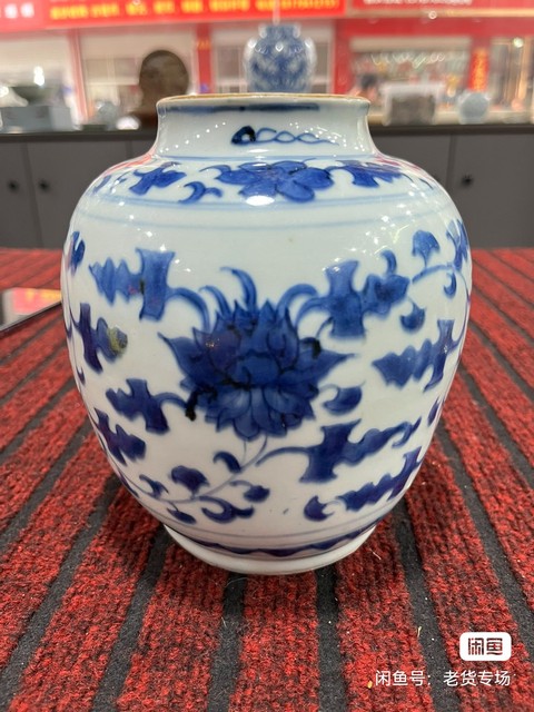 古玩陶瓷花卉紋青花罐真品鑒賞圖