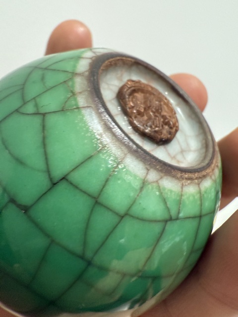 古玩陶瓷綠哥釉水盂真品鑒賞圖
