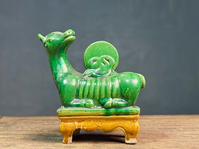 古玩陶瓷鹿擺件真品鑒賞圖