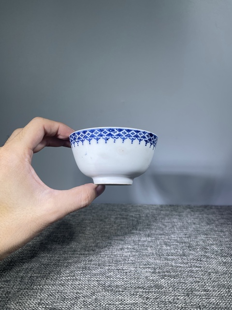 古玩陶瓷云龍紋青花小碗真品鑒賞圖