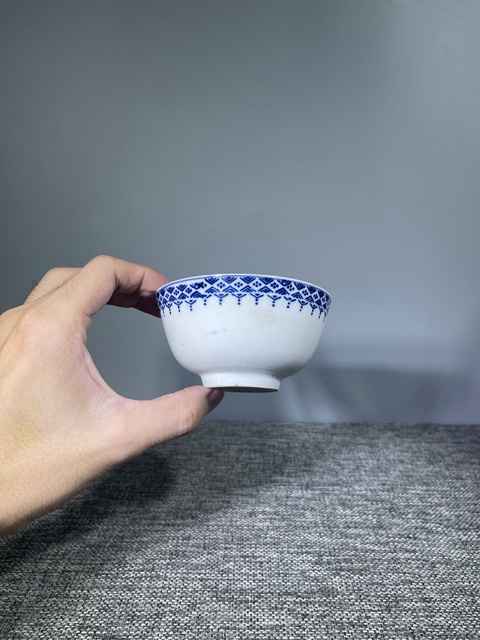 古玩陶瓷云龍紋青花小碗真品鑒賞圖