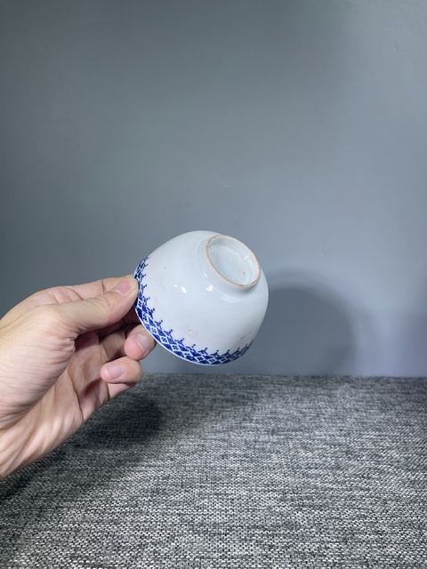 古玩陶瓷云龍紋青花小碗真品鑒賞圖