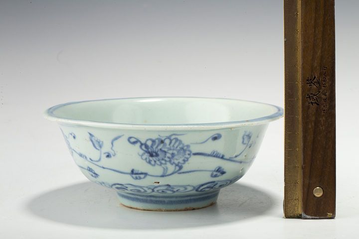 古玩陶瓷明中·青花花卉紋碗真品鑒賞圖