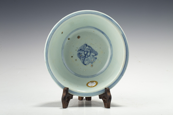 古玩陶瓷明中·青花花卉紋碗真品鑒賞圖