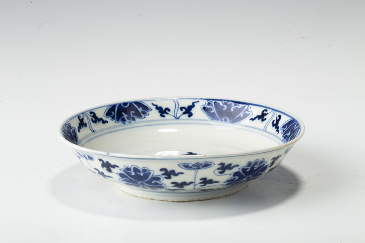 古玩陶瓷清晚·青花纏枝蓮紋盤真品鑒賞圖