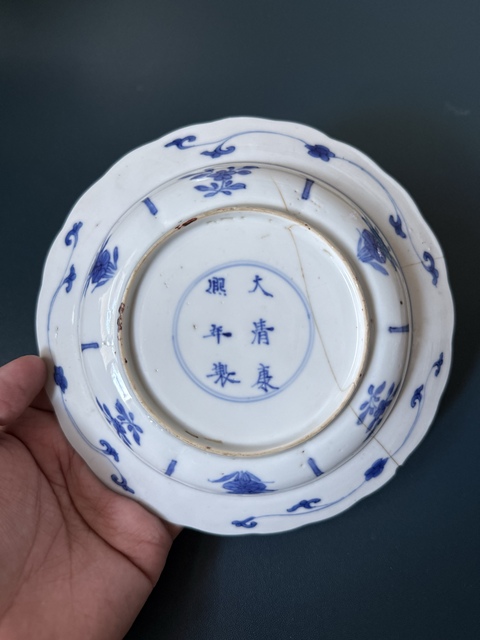 古玩陶瓷青花花卉紋花口盤真品鑒賞圖