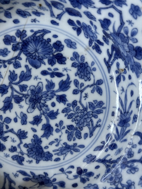 古玩陶瓷青花花卉紋花口盤真品鑒賞圖