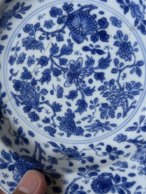 古玩陶瓷青花花卉紋花口盤真品鑒賞圖
