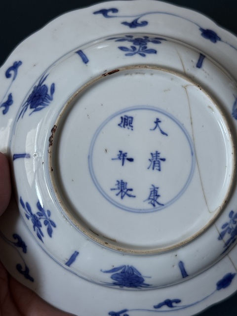 古玩陶瓷青花花卉紋花口盤真品鑒賞圖