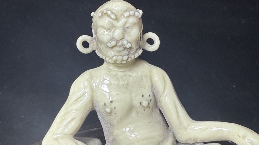 古玩陶瓷德化白瓷羅漢雕塑真品鑒賞圖