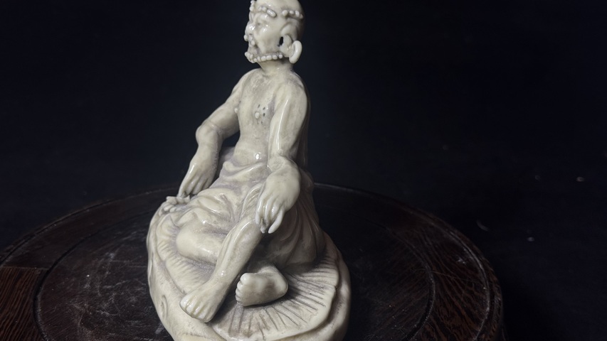 古玩陶瓷德化白瓷羅漢雕塑真品鑒賞圖
