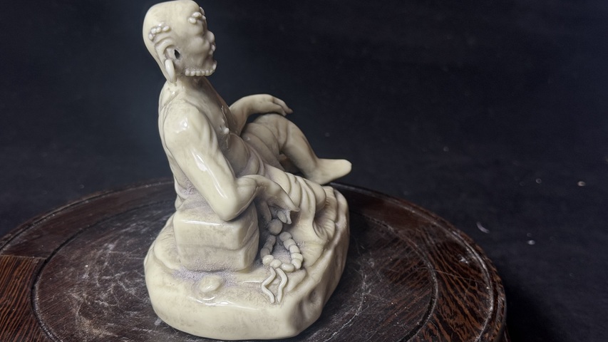 古玩陶瓷德化白釉羅漢造像真品鑒賞圖