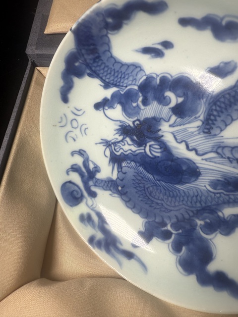 古玩陶瓷過墻龍紋青花盤真品鑒賞圖
