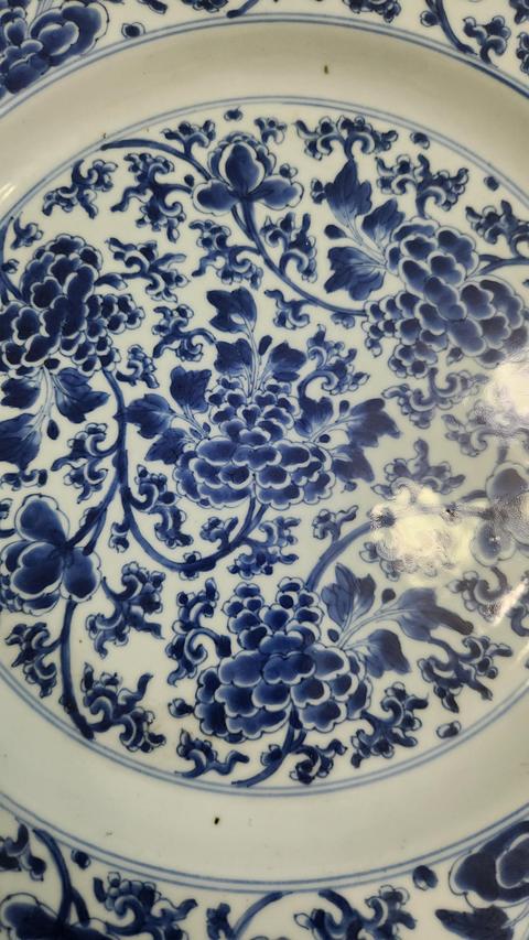 古玩陶瓷康熙青花纏枝牡丹紋盤真品鑒賞圖