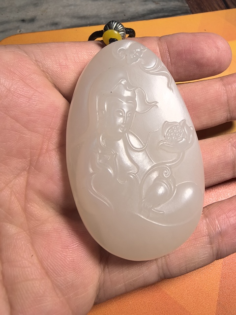 古玩玉器天然和田玉籽料雕件真品鑒賞圖