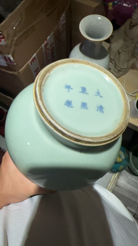 古玩陶瓷民國 青釉瓶真品鑒賞圖