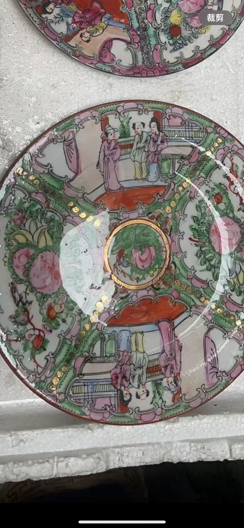 古玩陶瓷人物花鳥蝶紋廣彩盤真品鑒賞圖