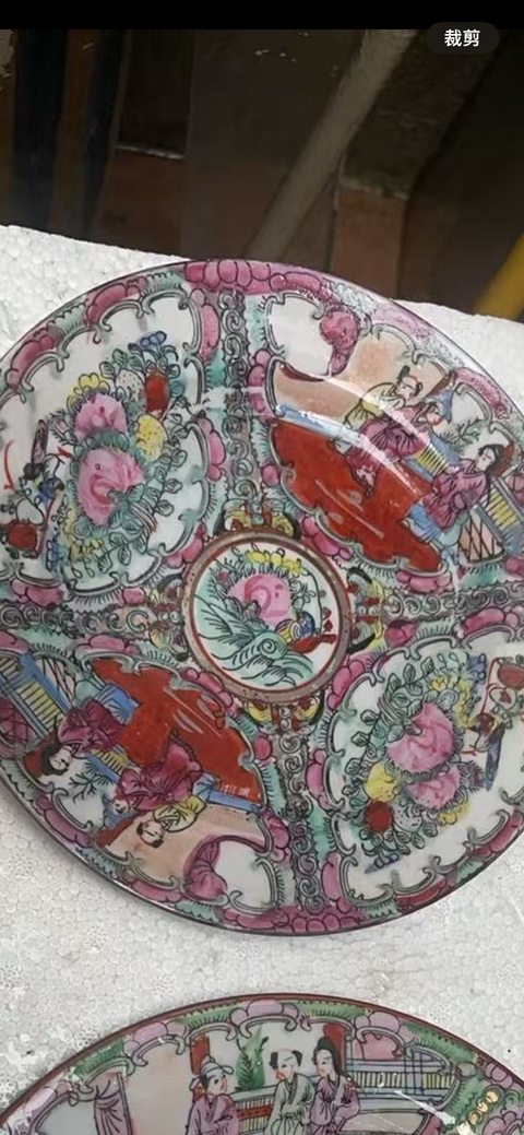 古玩陶瓷人物花鳥蝶紋廣彩盤真品鑒賞圖