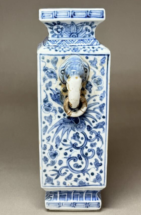 古玩陶瓷龍鳳紋青花雙象鼻耳四方瓶真品鑒賞圖