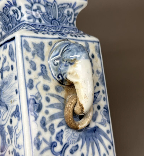 古玩陶瓷日本明治青花龍紋四方瓶真品鑒賞圖