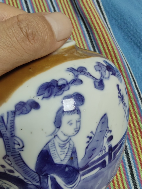 古玩陶瓷紫金釉開光仕女嬰戲紋青花罐真品鑒賞圖