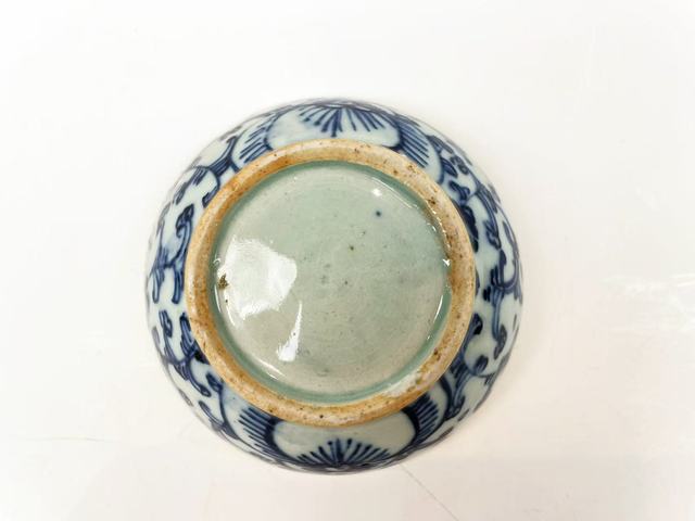 古玩陶瓷清中期·青花纏枝蓮喜字蓋盒拍賣，當前價格0元