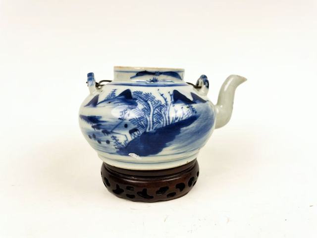 古玩陶瓷清中晚·青花山水茶壺拍賣，當前價格0元
