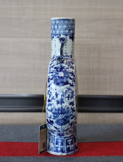 古玩陶瓷青花獅紋抱月瓶真品鑒賞圖