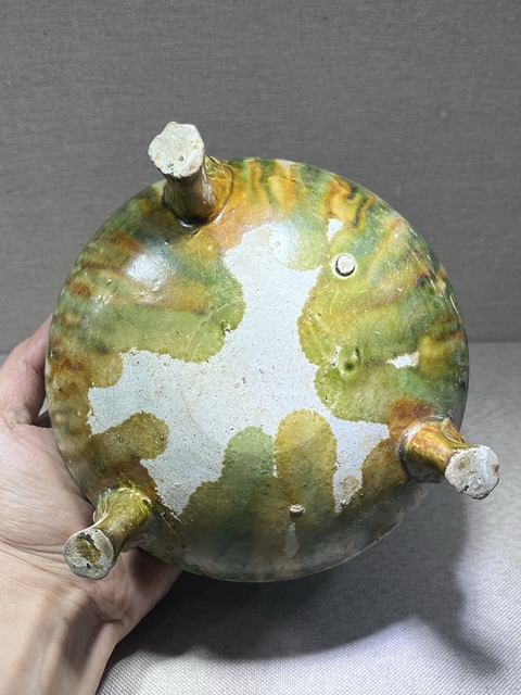 古玩陶瓷唐代三彩三足爐真品鑒賞圖