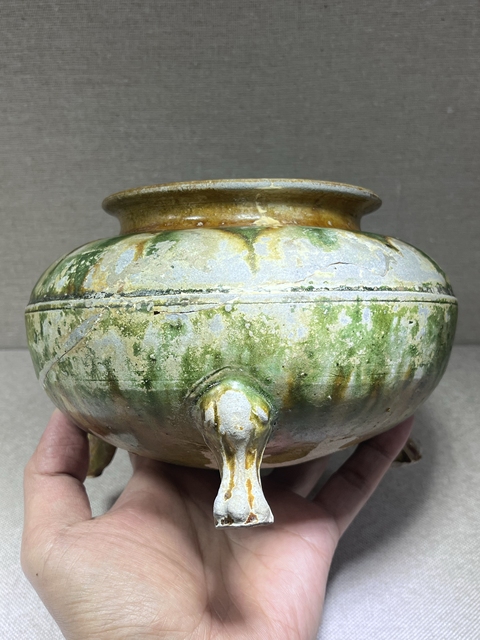 古玩陶瓷唐代三彩三足爐真品鑒賞圖