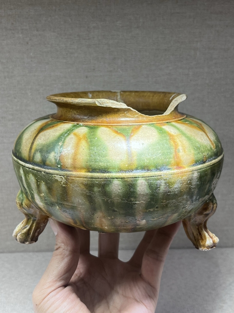 古玩陶瓷唐代三彩三足爐真品鑒賞圖