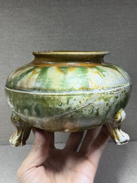 古玩陶瓷唐代三彩三足爐真品鑒賞圖