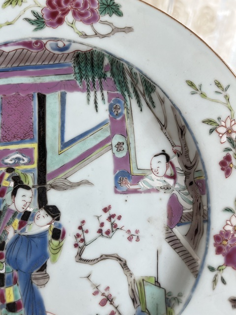古玩陶瓷人物紋粉彩盤真品鑒賞圖