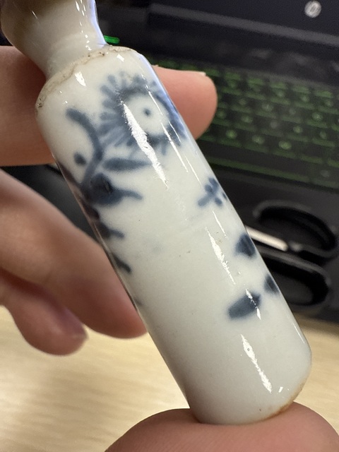 古玩陶瓷花卉紋青花瓶真品鑒賞圖