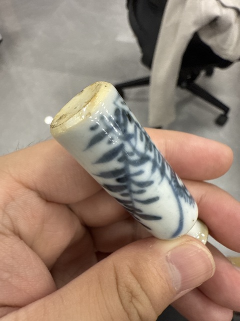 古玩陶瓷花卉紋青花瓶真品鑒賞圖