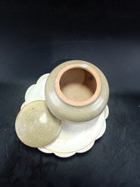 古玩陶瓷【館藏級精品】明代 龍泉窯蓋罐【頂級龍泉青釉】拍賣,當前價格0元