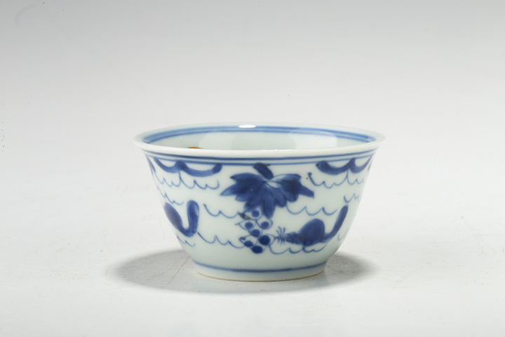 古玩陶瓷清康熙·青花松鼠葡萄紋杯拍賣，當(dāng)前價格756元