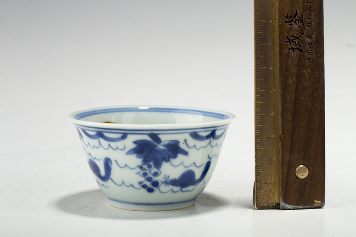 古玩陶瓷清康熙·青花松鼠葡萄紋杯拍賣，當(dāng)前價格756元