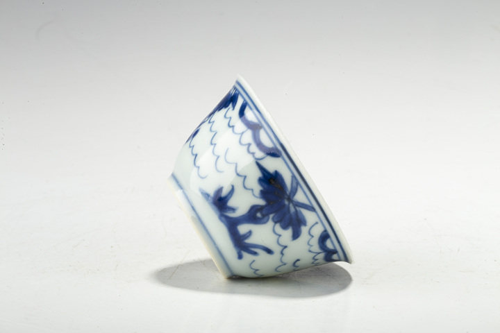 古玩陶瓷清康熙·青花松鼠葡萄紋杯拍賣，當(dāng)前價格756元