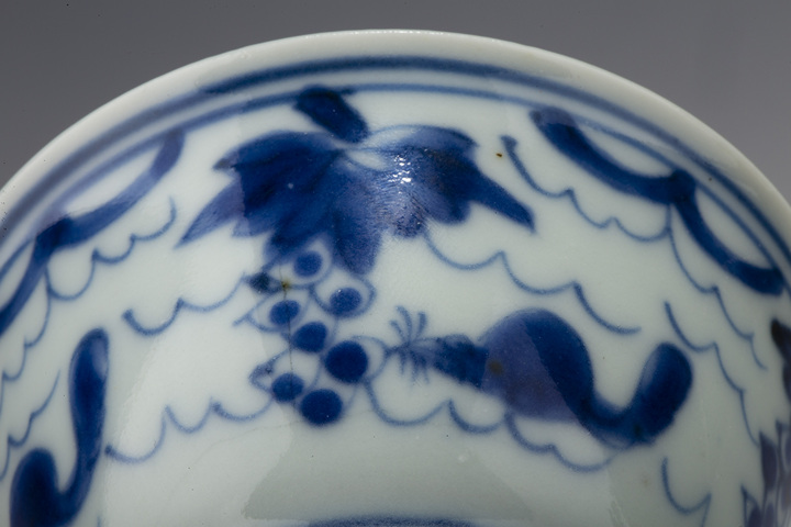 古玩陶瓷清康熙·青花松鼠葡萄紋杯拍賣，當(dāng)前價格756元