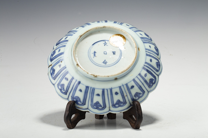 古玩陶瓷明晚·長命富貴款 青花花蝶紋花口盤
真品鑒賞圖
