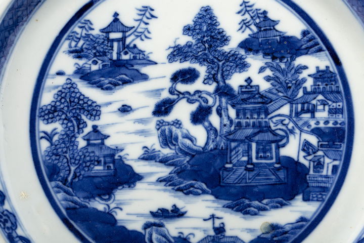 古玩陶瓷清中·青花山水樓閣人物紋盤
拍賣，當前價格0元