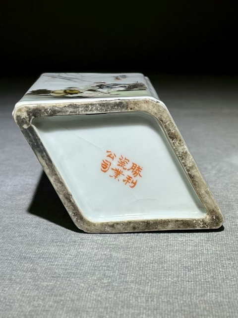 古玩陶瓷淺降彩山水詩文棱形筆筒真品鑒賞圖
