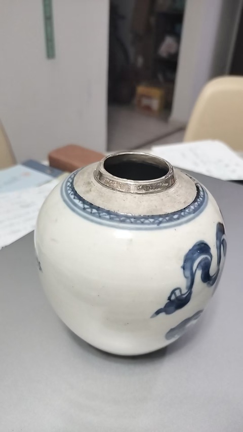 古玩陶瓷青花獅子紋罐真品鑒賞圖